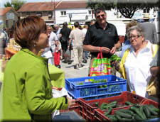 Linda & Earl at the market